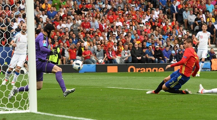 Anh Euro 2016 Tay Ban Nha 1 - 0 Czech: Pique pha 