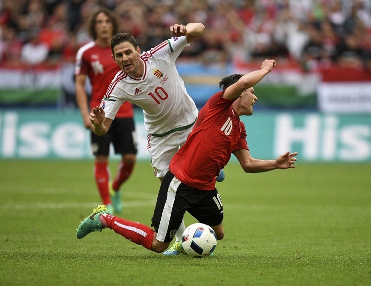 Euro 2016 Ao 0 - 2 DT Hungary: Thua dau vi hang cong 