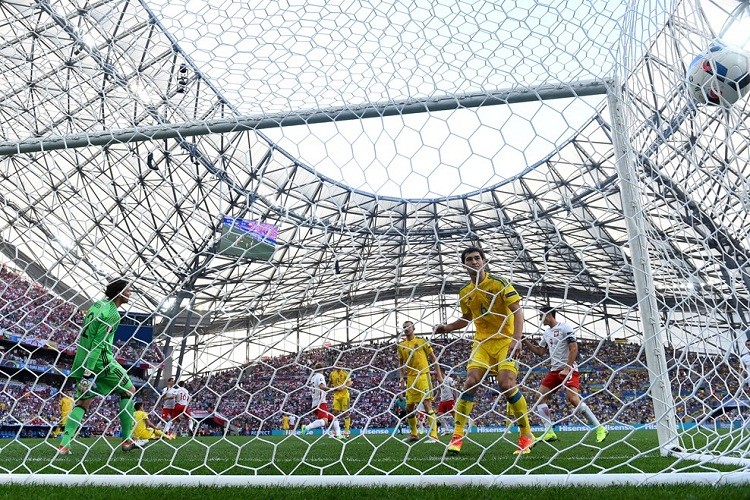 Anh Euro 2016 Ukraina - Ba Lan: Blaszczykowski tien doi thu ve nuoc-Hinh-10