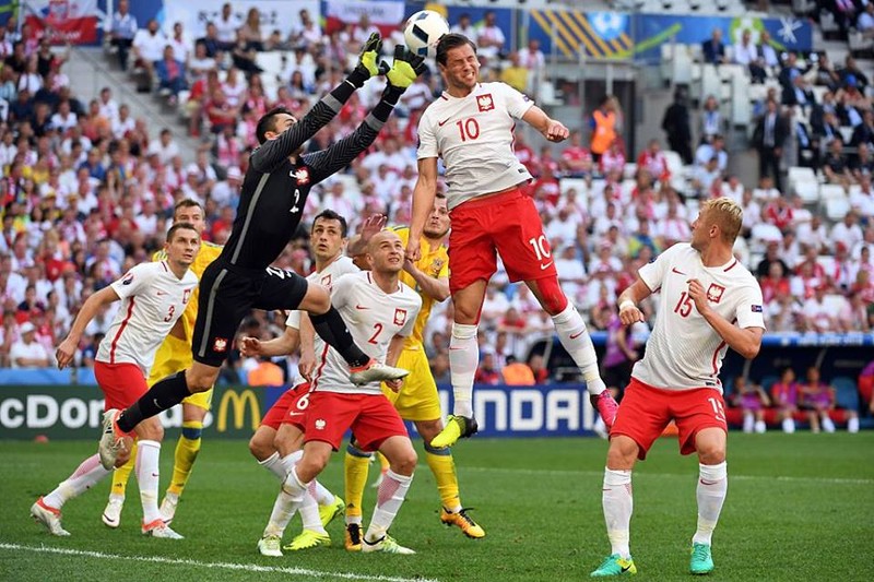 Anh Euro 2016 Ukraina - Ba Lan: Blaszczykowski tien doi thu ve nuoc-Hinh-6