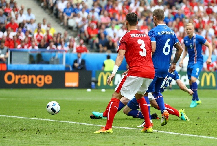 Euro 2016 Iceland 2 - 1 Ao: Chien thang bat ngo-Hinh-4