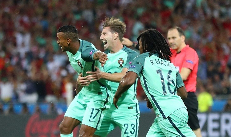 Euro 2016 Bo Dao Nha 2-0 Xu Wales: Ronaldo di vao lich su-Hinh-12