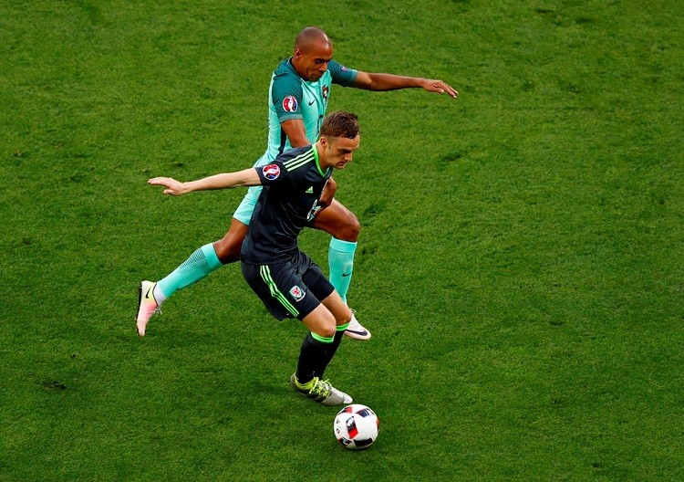 Euro 2016 Bo Dao Nha 2-0 Xu Wales: Ronaldo di vao lich su-Hinh-3