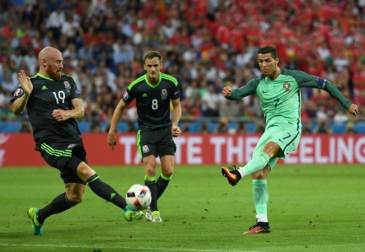 Euro 2016 Bo Dao Nha 2-0 Xu Wales: Ronaldo di vao lich su-Hinh-9
