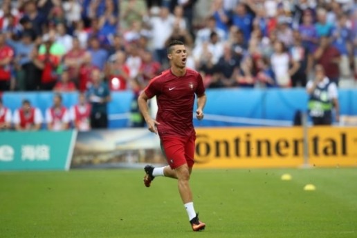 50 sac thai cua Cris Ronaldo trong tran chung ket Euro 2016