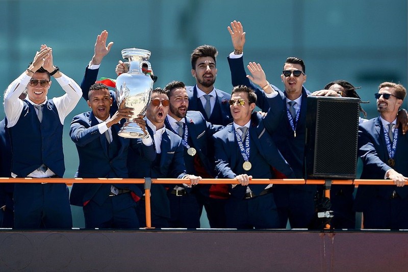 Ronaldo va dong doi lich lam mang cup Euro 2016 ve nuoc-Hinh-5