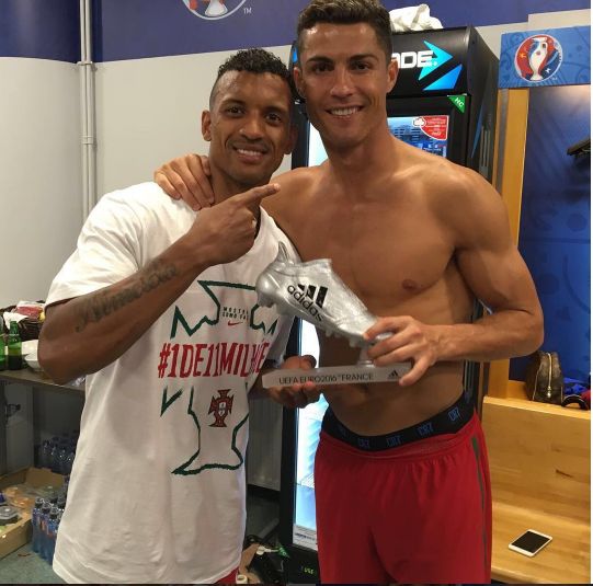 Ronaldo va dong doi lich lam mang cup Euro 2016 ve nuoc-Hinh-9