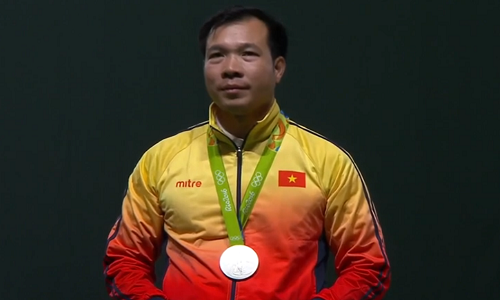 Hoang Xuan Vinh lo tam HCV Olympic Rio 2016 dang tiec