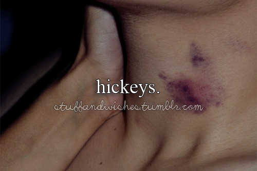 Hickey là gì Cách Hickey kiss sướng nhất cho cả hai