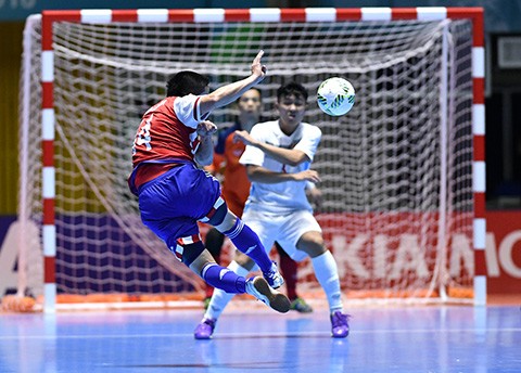 Thua dam 7-1 truoc Paraguay, Futsal Viet Nam ve voi mat dat-Hinh-3