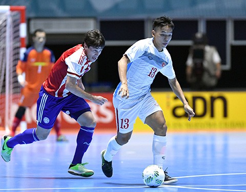 Thua dam 7-1 truoc Paraguay, Futsal Viet Nam ve voi mat dat