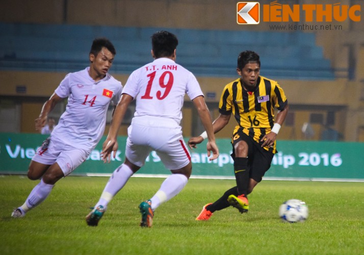 Thang Malaysia  3-1 U19 Viet Nam xay vung ngoi dau-Hinh-2