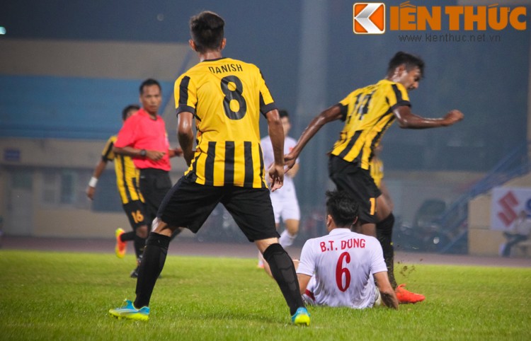 Thang Malaysia  3-1 U19 Viet Nam xay vung ngoi dau-Hinh-4