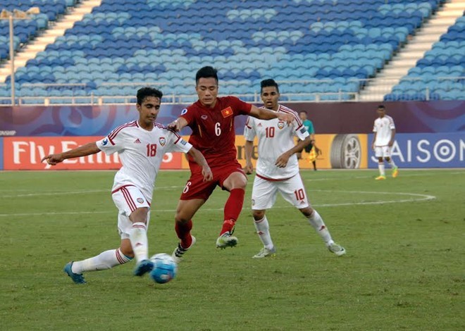U19 Viet Nam cam hoa UAE trong the thieu nguoi-Hinh-4
