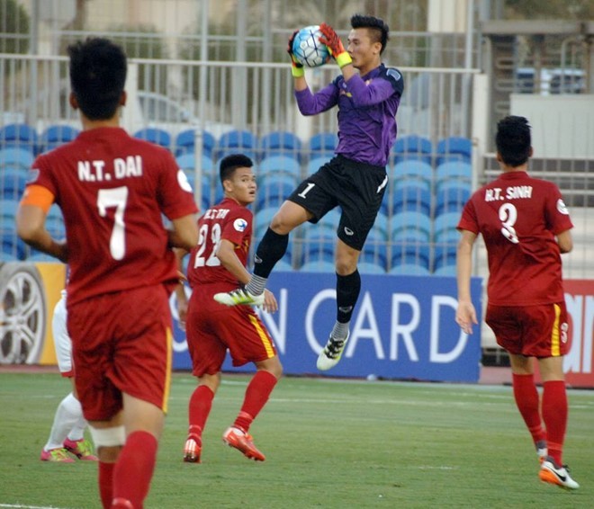 U19 Viet Nam cam hoa UAE trong the thieu nguoi-Hinh-5