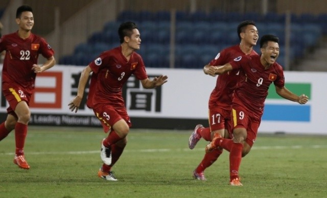U19 Viet Nam - U19 Nhat Ban: Cho “phep” thay Tuan