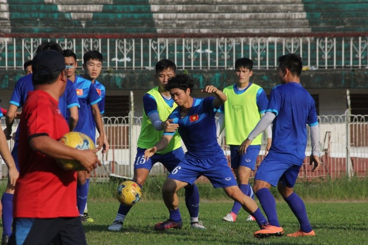 DTQG Viet Nam vui dua truoc tran mo man AFF Cup 2016-Hinh-10