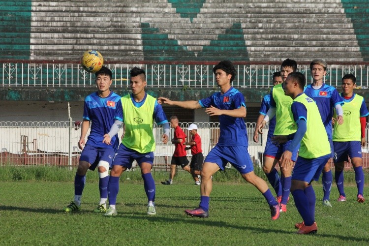 DTQG Viet Nam vui dua truoc tran mo man AFF Cup 2016-Hinh-7