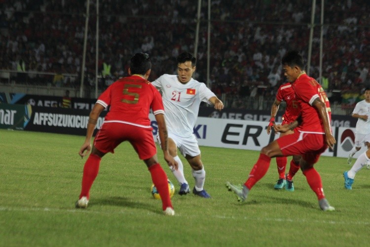 DT Viet Nam 2-1 DT Myanmar Nguoi hung Cong Vinh