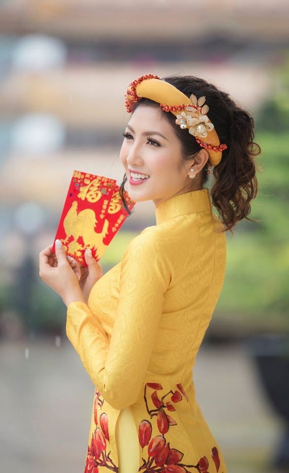 Nu game thu Viet xinh lung linh trong ao dai Tet-Hinh-6