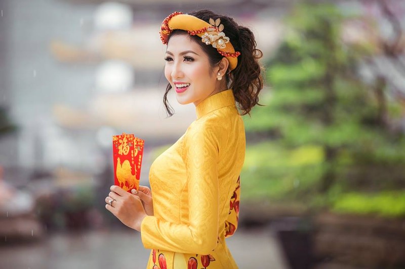 Nu game thu Viet xinh lung linh trong ao dai Tet-Hinh-7