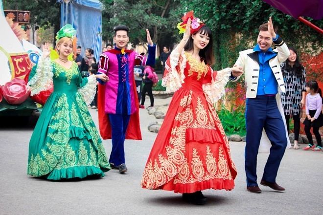 Disney Land phien ban Viet: Diem check-in hot dip Tet Nguyen Dan-Hinh-5