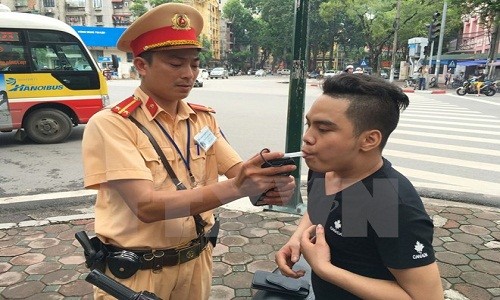 Ha Noi ra quan dam bao trat tu an toan giao thong Xuan 2017