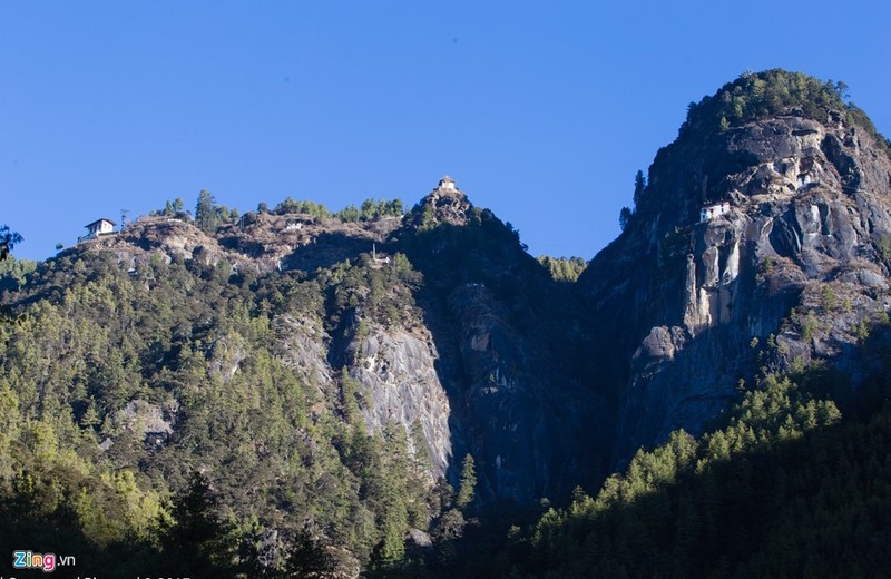 Hang ho' tren vach da cao hon 3.000 m o Bhutan-Hinh-3