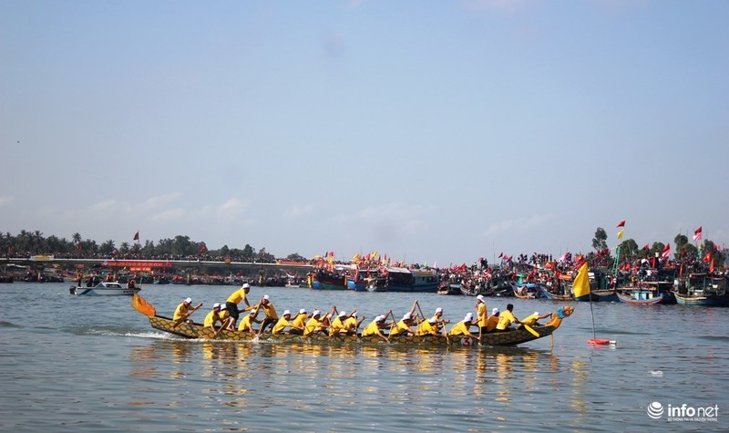 Du khach ve den thieng nhat xu Nghe du Le hoi dua thuyen-Hinh-15