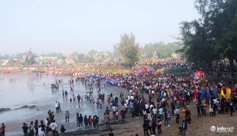 Du khach ve den thieng nhat xu Nghe du Le hoi dua thuyen-Hinh-4