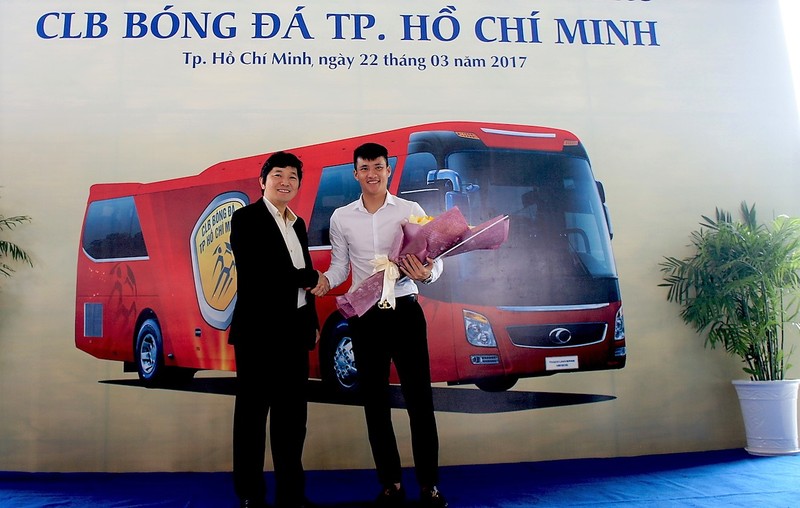 Cong Vinh va loi hua xe bus 5 sao cho CLB TP HCM