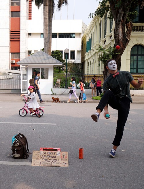 Muon kieu kiem tien cua ban tre Tay khi den Viet Nam-Hinh-4