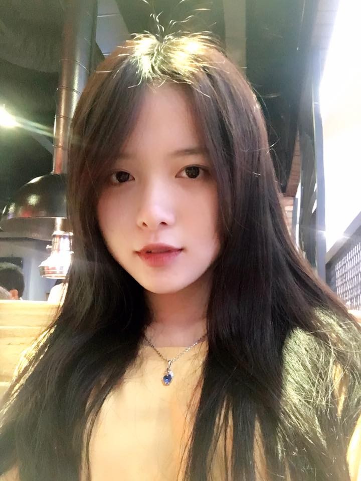 Selfie ngoai san bong, hot girl Sai thanh khien dan mang chao dao-Hinh-3