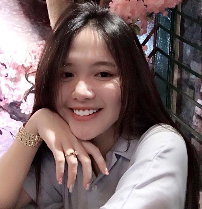Selfie ngoai san bong, hot girl Sai thanh khien dan mang chao dao-Hinh-5