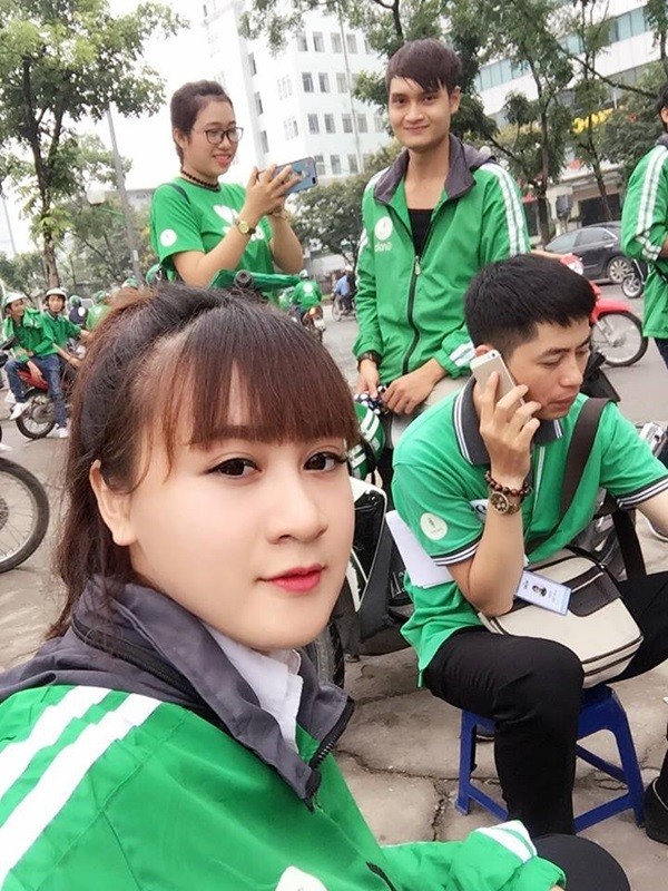 Nu tai xe Grabbike duoc &quot;san lung&quot; vi qua xinh dep-Hinh-3