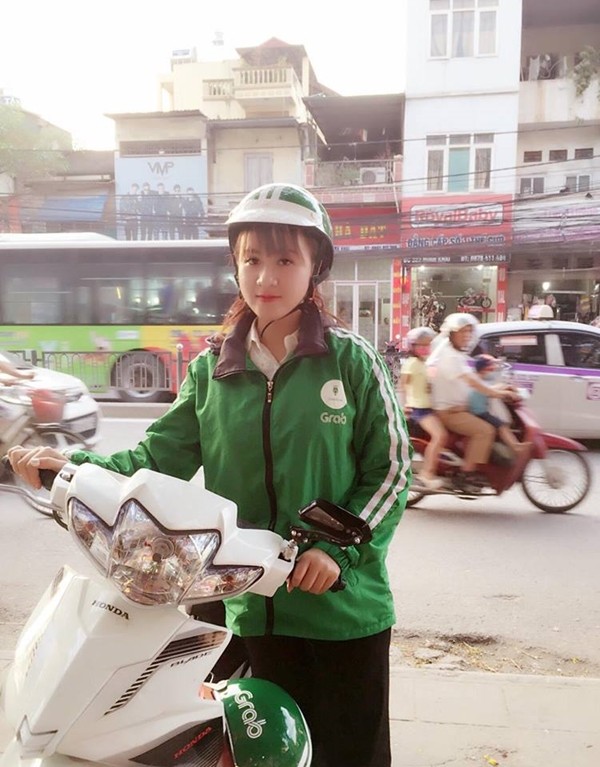 Nu tai xe Grabbike duoc &quot;san lung&quot; vi qua xinh dep