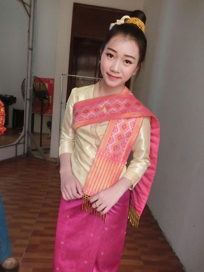 Nu sinh Lao xinh dep khien dan mang tham thuong trom nho-Hinh-3