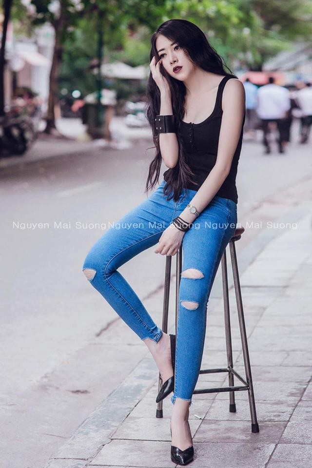 Co gai Quang Binh voi guu thoi trang &quot;den ma chat&quot;-Hinh-8