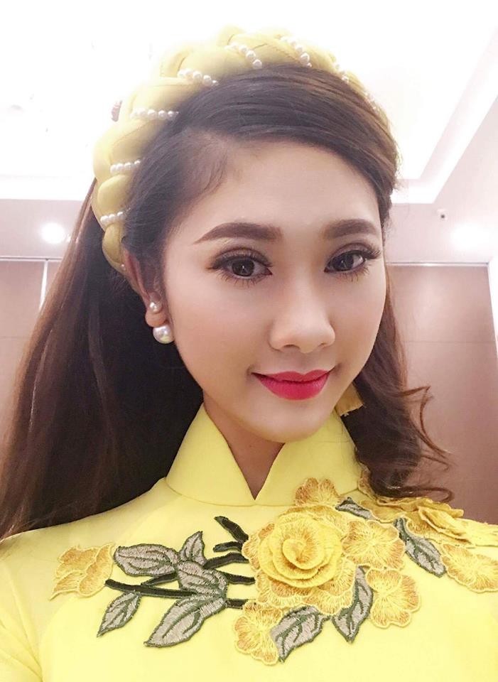 Nguoi dep khoa Thanh nhac hut hon dan mang trong chiec ao dai-Hinh-2