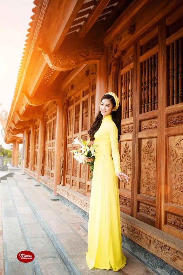 Nguoi dep khoa Thanh nhac hut hon dan mang trong chiec ao dai-Hinh-6