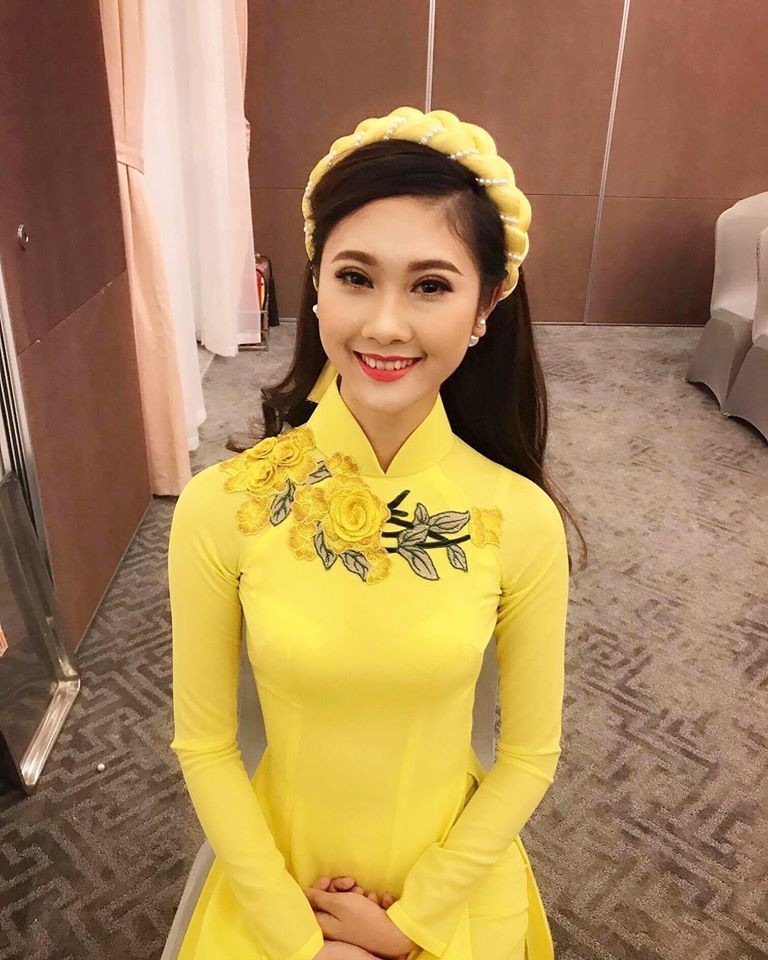 Nguoi dep khoa Thanh nhac hut hon dan mang trong chiec ao dai