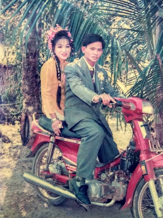 Ro trao luu khoe anh cuoi bo me ngay xua-Hinh-2