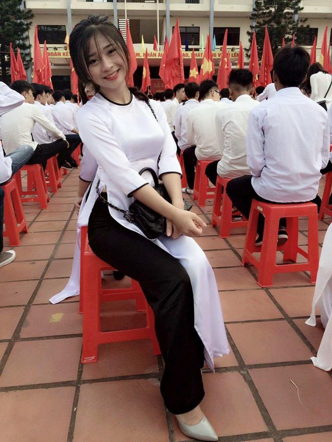 Co gai Quang Ninh xinh dep dien vo trong phong tap gay sot-Hinh-7