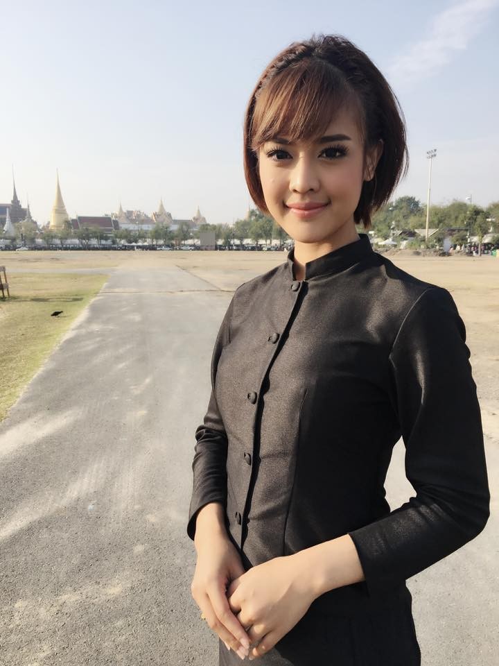 Nu phong vien Thai Lan xinh dep tac nghiep SEA Games 29-Hinh-6