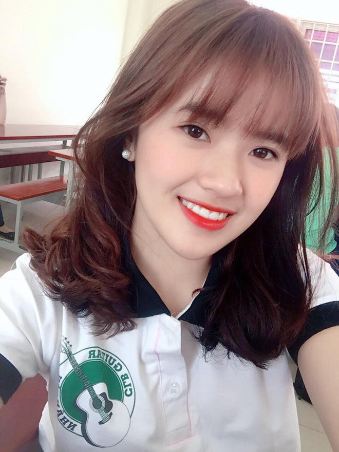 Nu sinh truong Nhan van xinh dep ai ngam cung yeu-Hinh-10