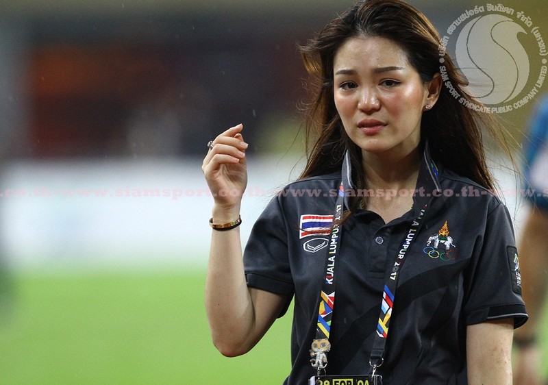 Vo dich SEA Games, truong doan bong da Thai Lan khoc nhu mua-Hinh-3