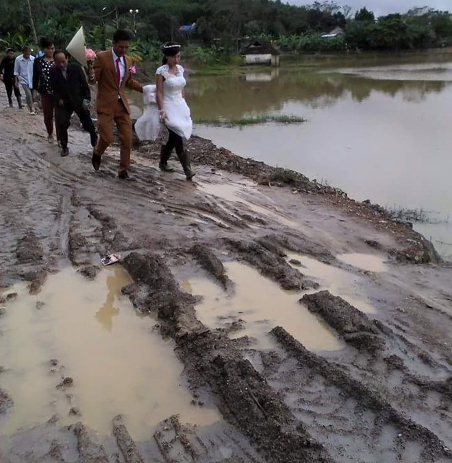 Xot xa co dau chan tran cuoc bo duong nui ve nha chong-Hinh-9