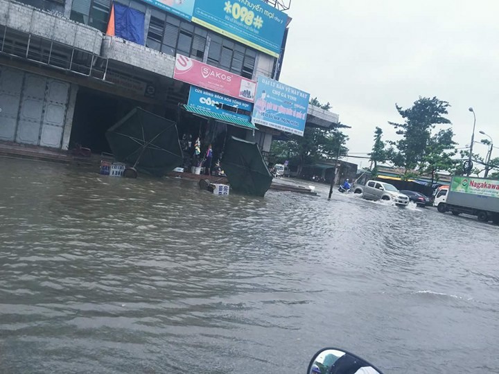 Hinh anh mua lu Nghe An nong nhat mang xa hoi-Hinh-11