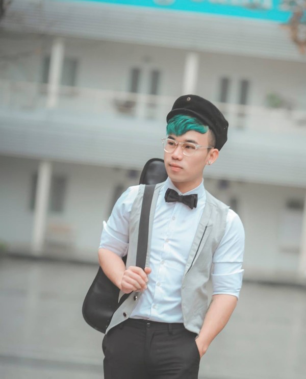 Hot boy Thanh Hoa va tai nang bien rac thanh quan ao