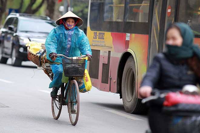 Ha Noi moi chom lanh, thanh nien da trum chan ra duong-Hinh-10